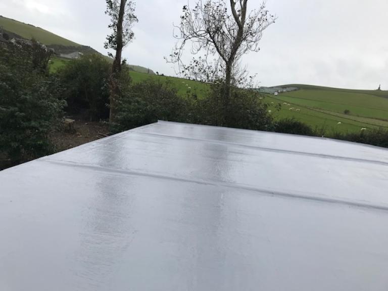 The finished roof is jointless and seamless